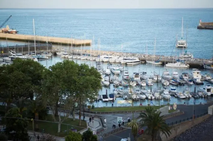 Apartment W Stunning View - MARINA - Free Parking & AC