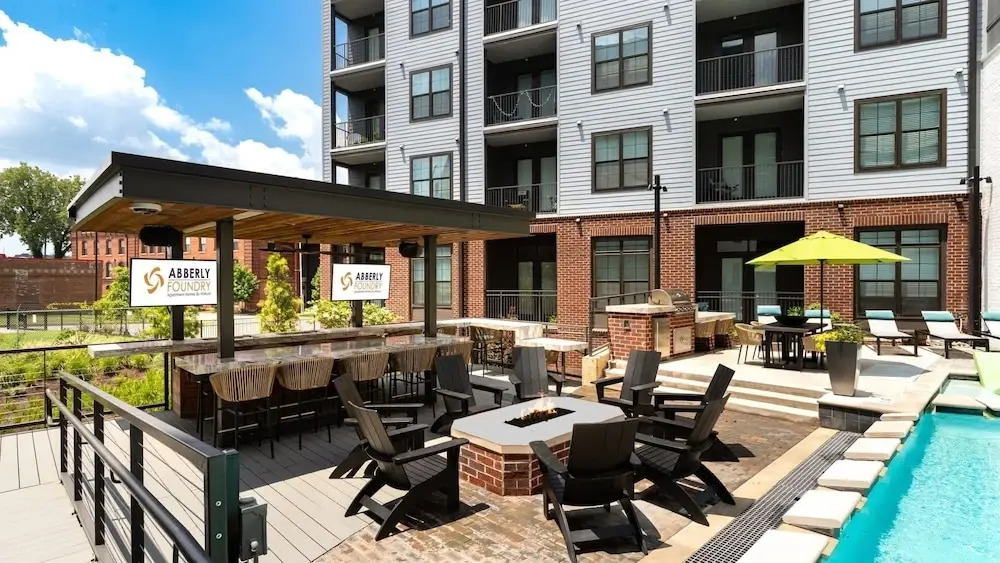 Landing Beautiful 1BD Pool Gym