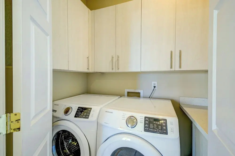 Luxe Federal Way Rental - Walk to the Water