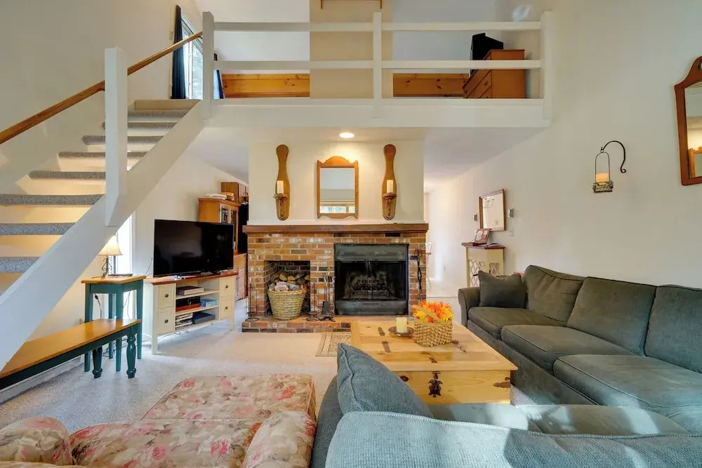 Dover Condo w/ Grill & Balcony: 3 Mi to Mt Snow!