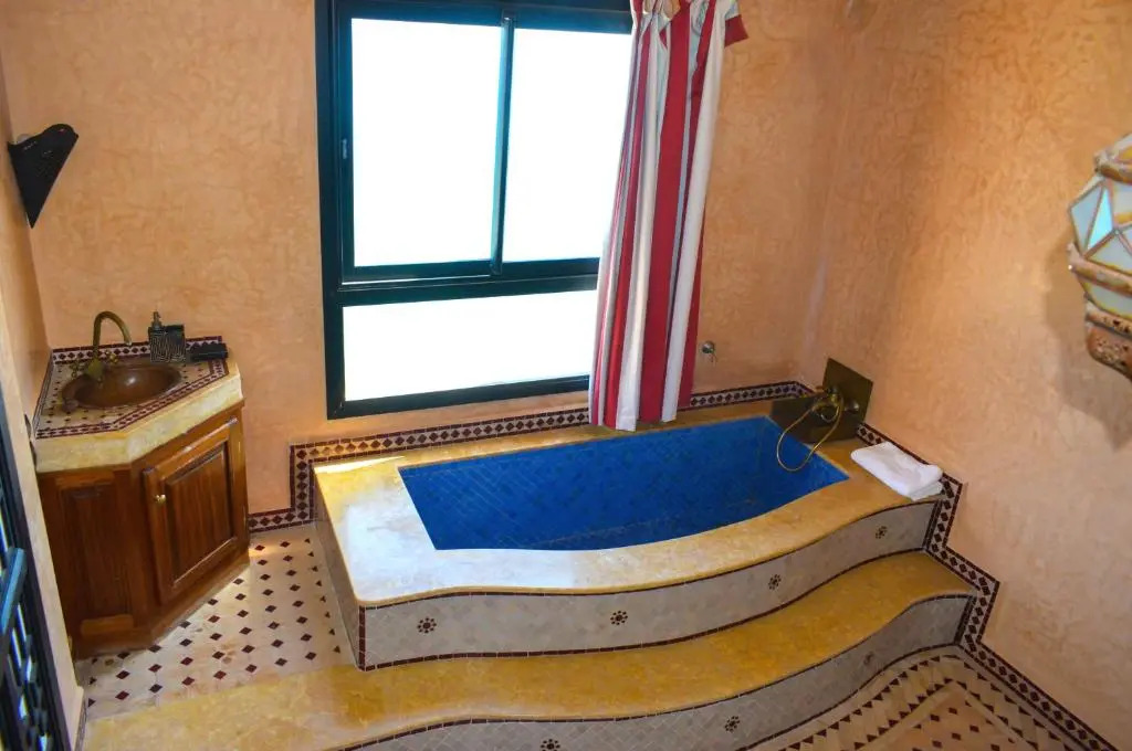 Bouad Seafront Apartments & Rooms