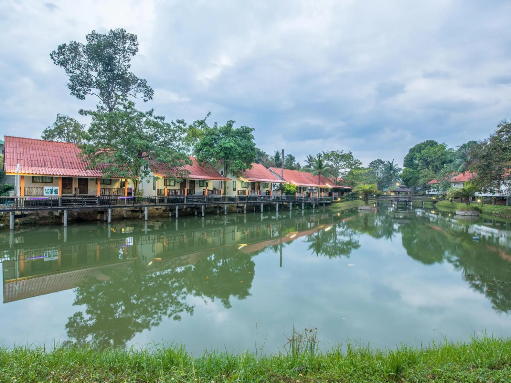 Naku Resort