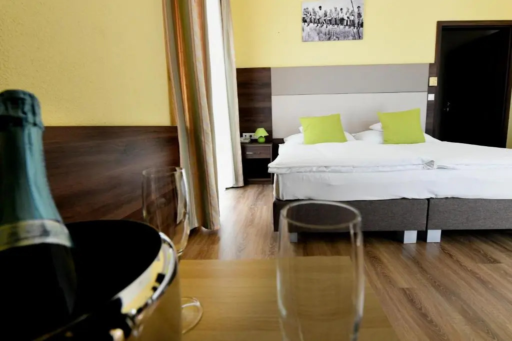 Jade Hotel-Ezüsthíd Hotel