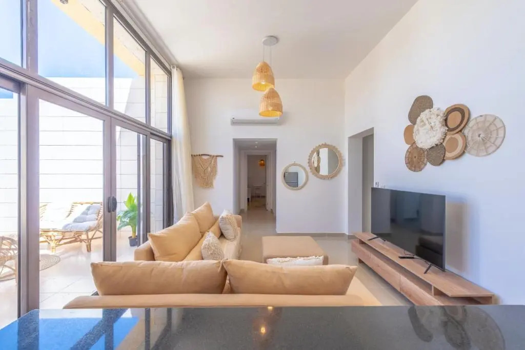 Modern 2-Bedroom Penthouse G-Cribs Pool view