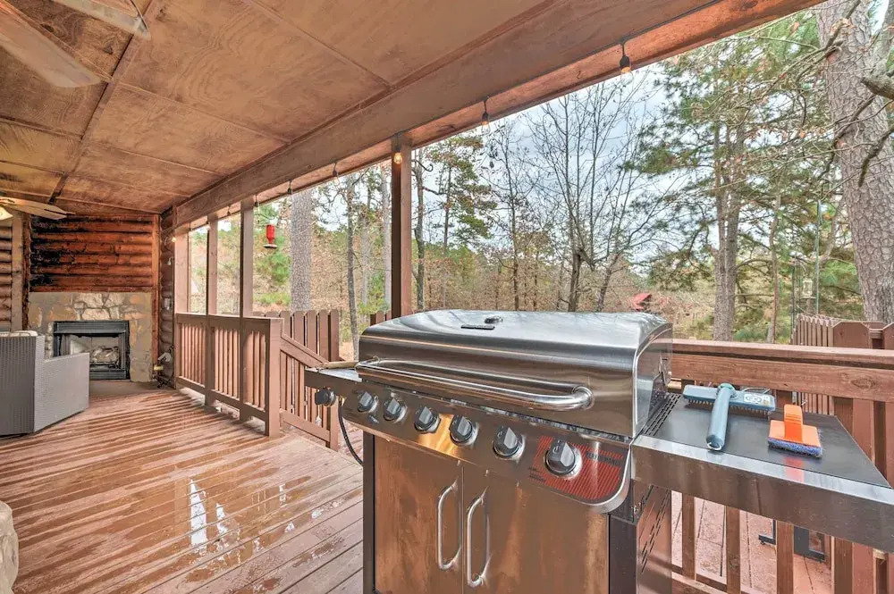 Hot Tub: 'little Bear's Pond' Broken Bow Cabin