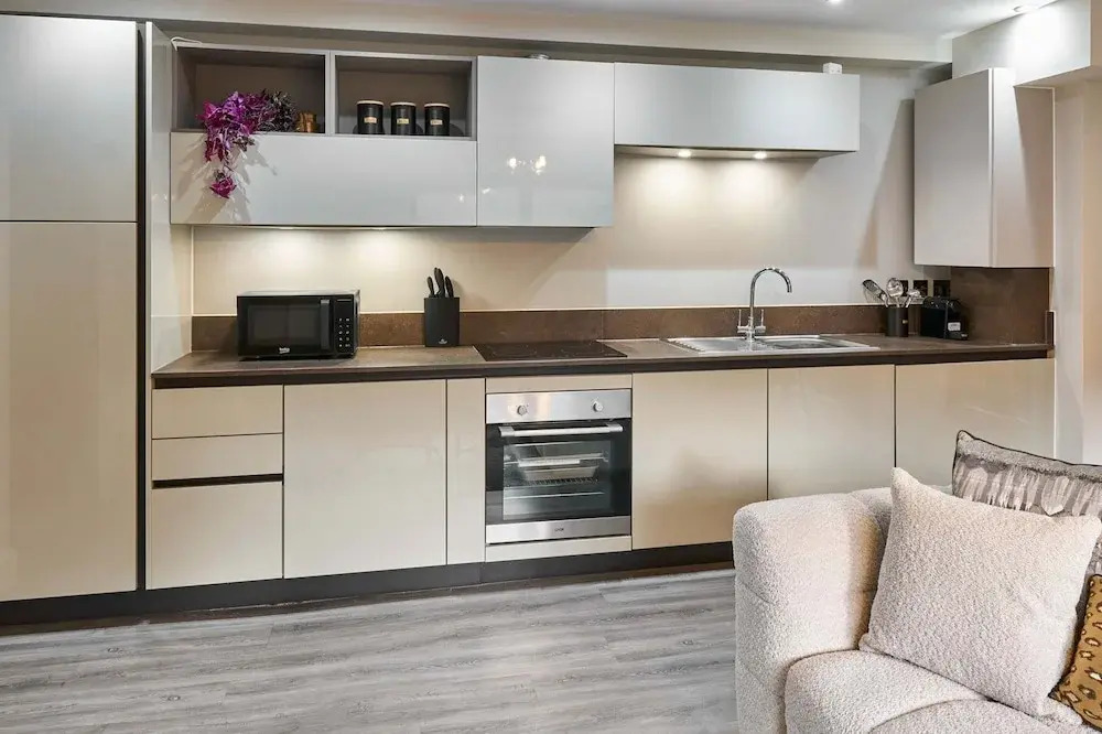 Host Stay Chic Townhouse by the Docks