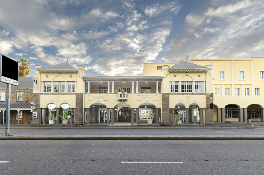Queens Hotel by BON Hotels