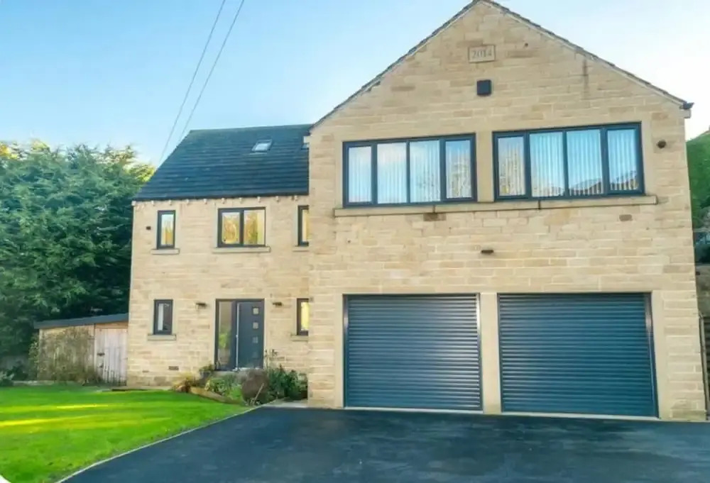 12 Guests - Hot Tub - Free Parking in Huddersfield