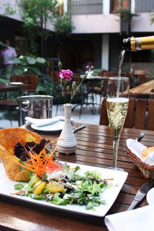 Flor de Mayo Hotel & Restaurant