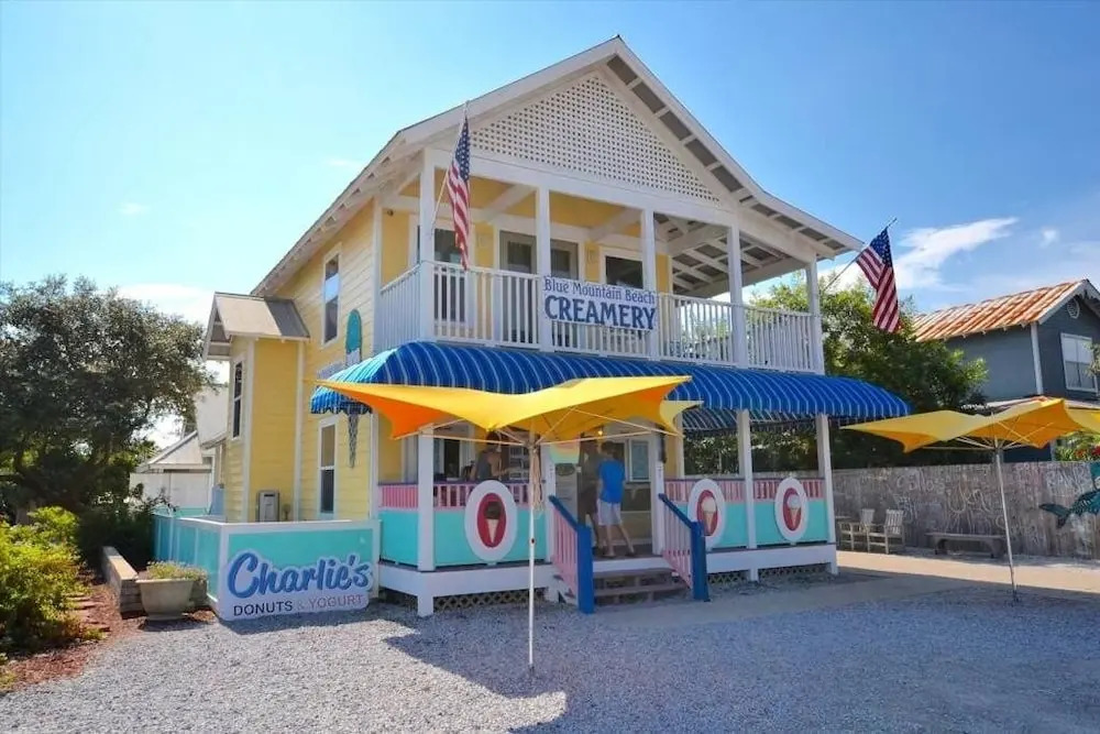 Gulf Coast Getaway 2 Bedroom Home by RedAwning