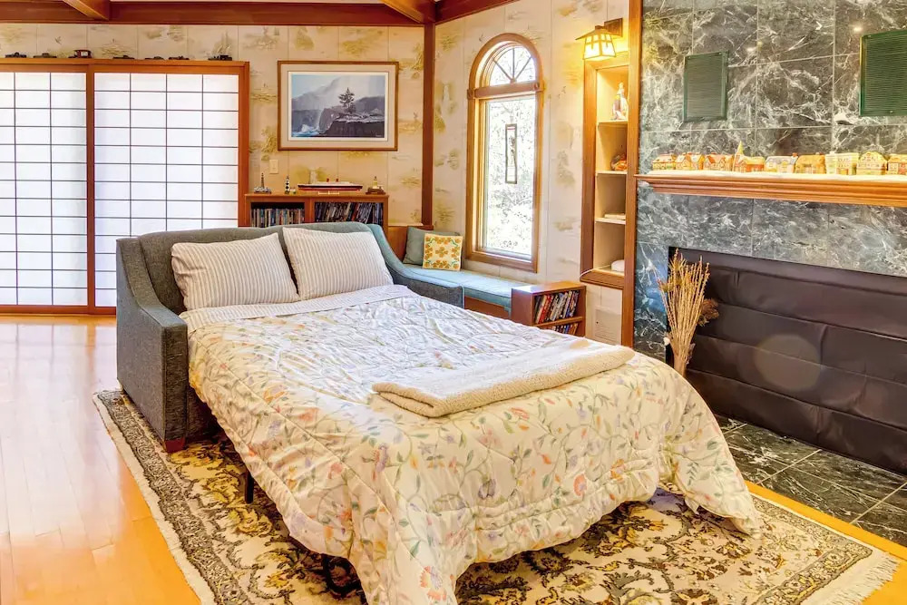 'star House' Unique Home w/ 360 Mountain Views!