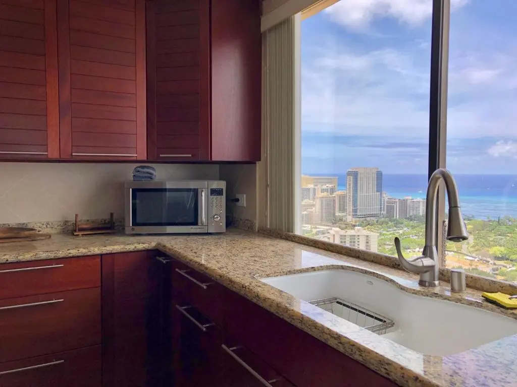 Hawaiian Monarch Penthouse 3bedroom