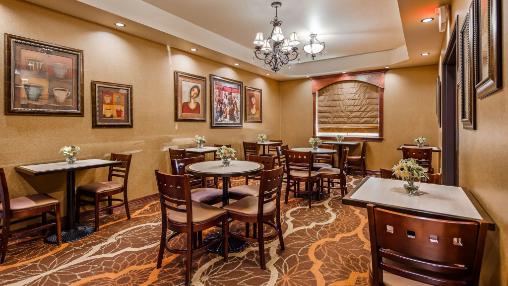 Best Western Plus Crown Colony Inn & Suites