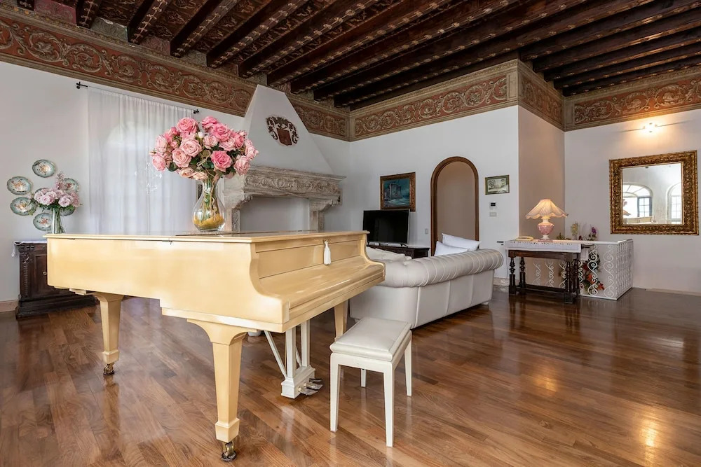 Villa Schlosser Lake Front & Private Pool