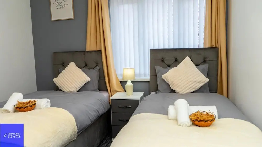 Cradley Manor - Spacious 6 Bedroom House