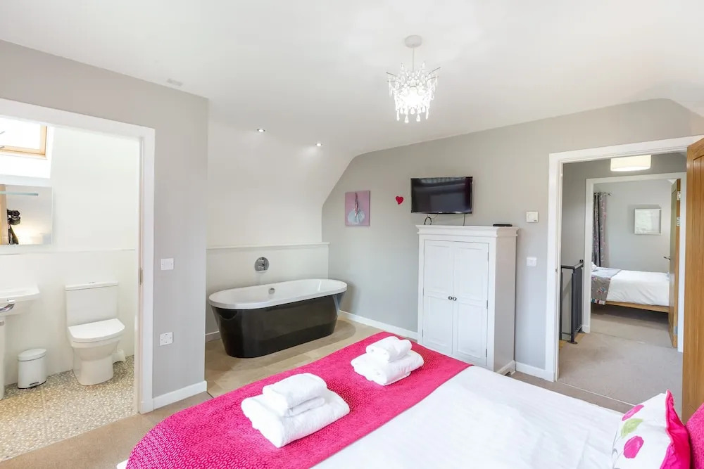 Lord Galloway 31 with Hot Tub