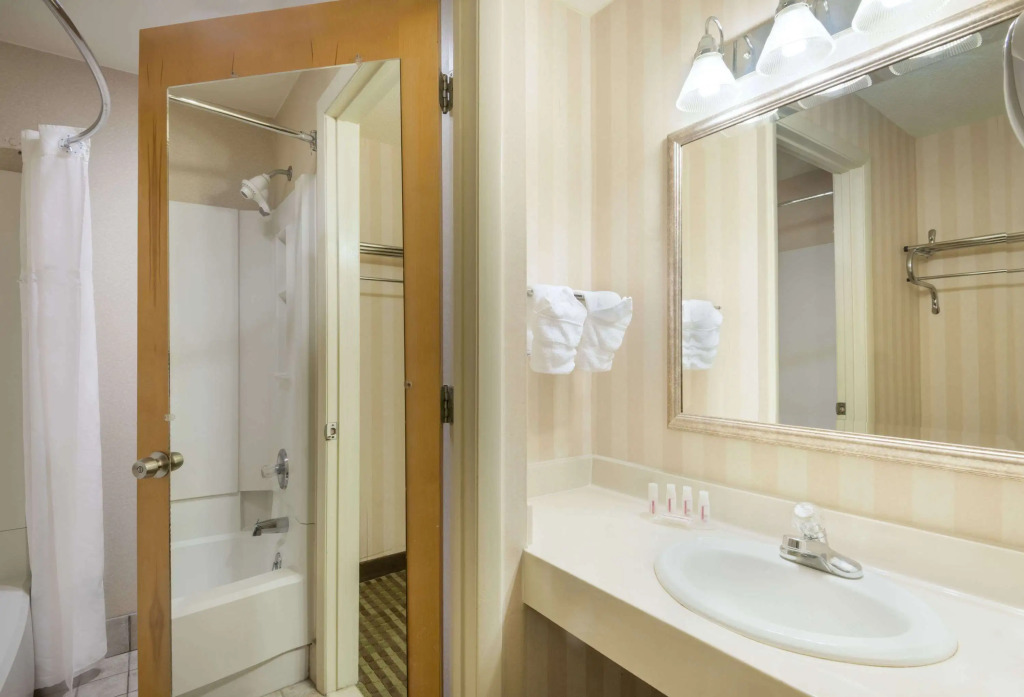 Ramada by Wyndham Columbus North