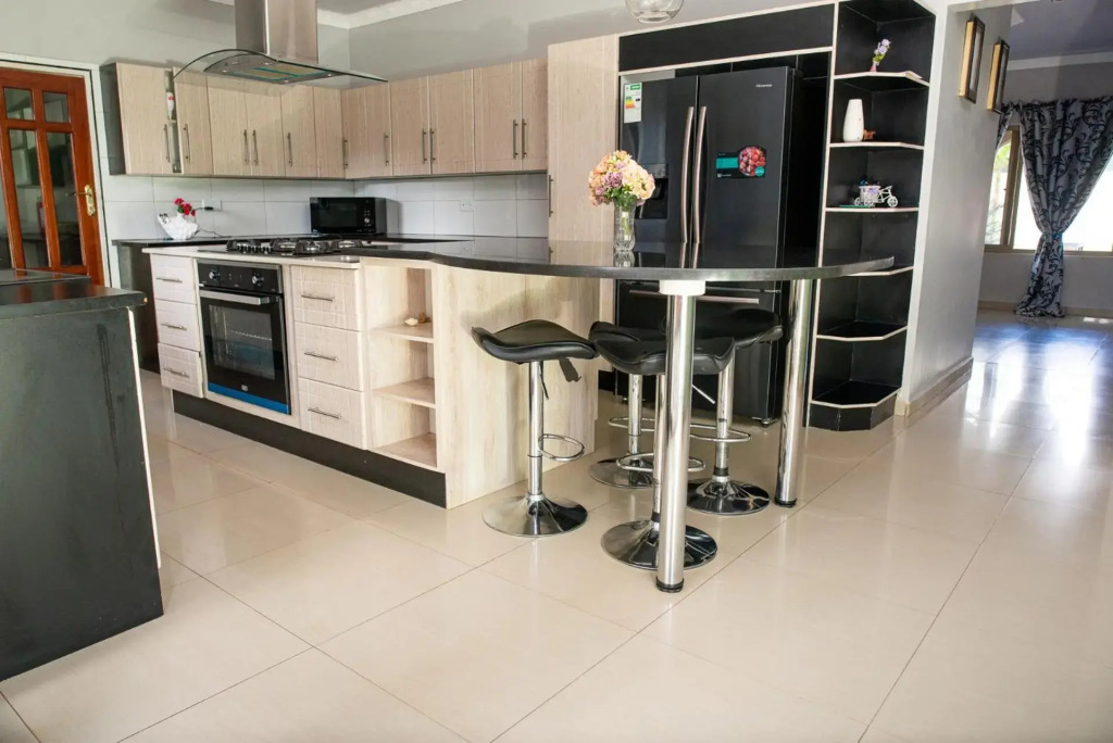 Cheerful and luxurious 4 bedroom villa with a pool.