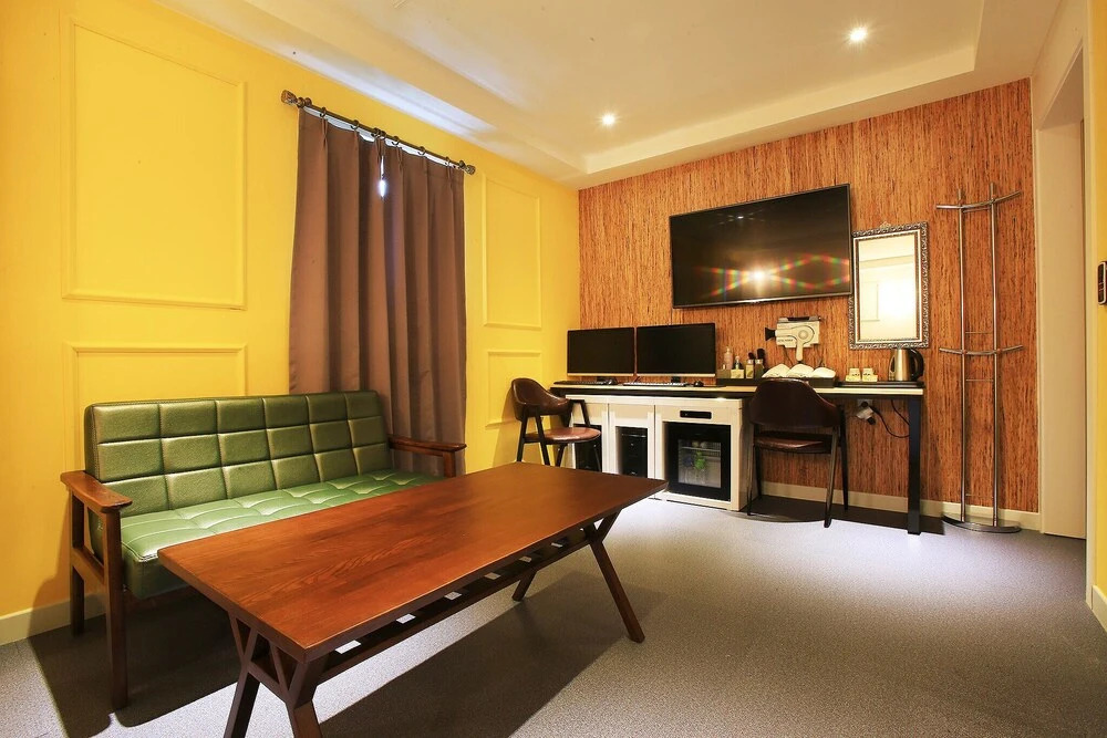 Avenue Hotel
