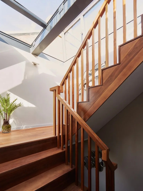 4 Bedroom House with Private Roof Terrace Sleeps 7