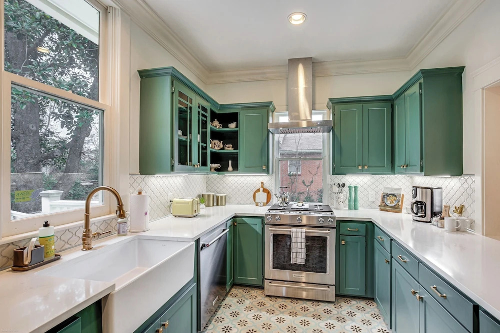 1 Mi to Downtown Tyler: Historic Home w/ Porch!