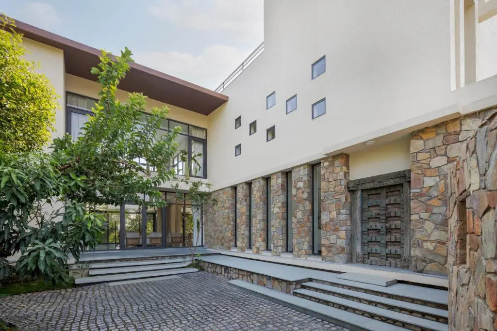 SaffronStays Camelot by the Lake - 3BR villa with glass walls, TT, projector, and gardens, Udaipur