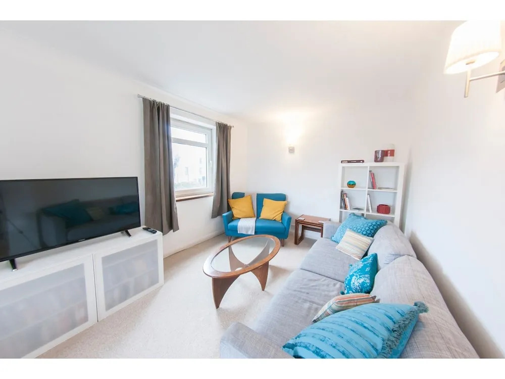 Bright & Airy 2-bedroom Flat for 6 in Blackheath