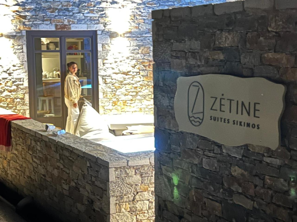 ZETINE SUITES SIKINOs