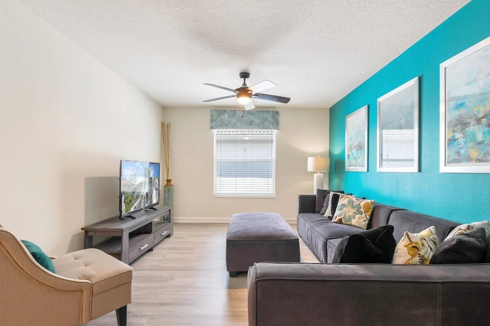 Lakeview 6BR Cozy Home Pool/spa,steps to Waterpark