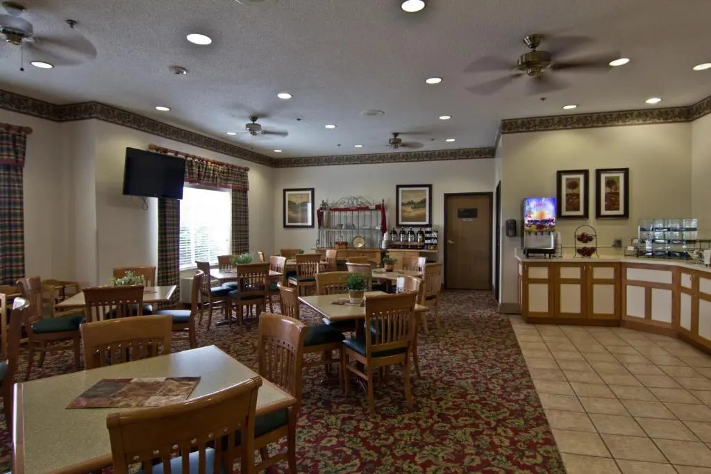 Coshocton Village Inn & Suites