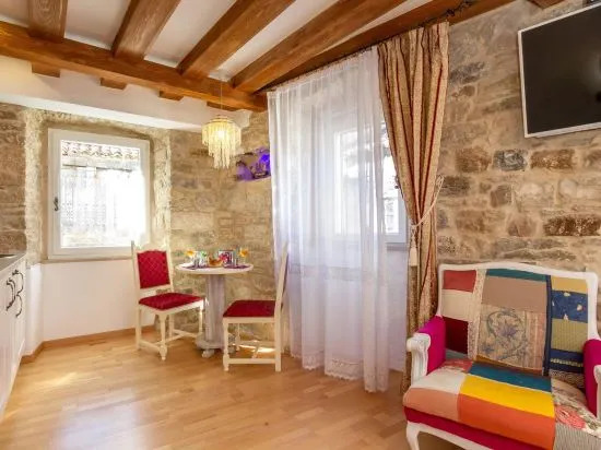 Studios Aurelia Palace