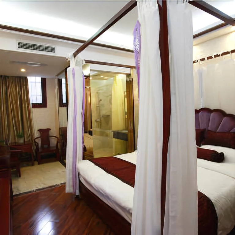 Golden Cube Grand Hotel