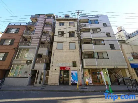 Yokohama Chinatown 3 min walk / Motomachi & Nihon-Odori Station 5 min walk / Cabin-style rooms