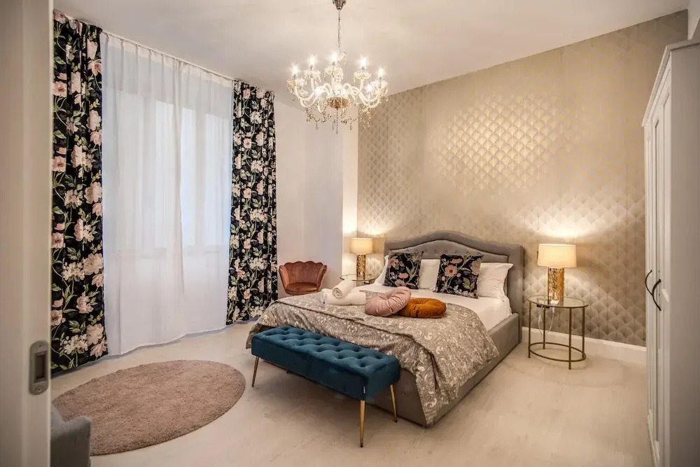 AwesHome White Mirror Apartment&Terrace