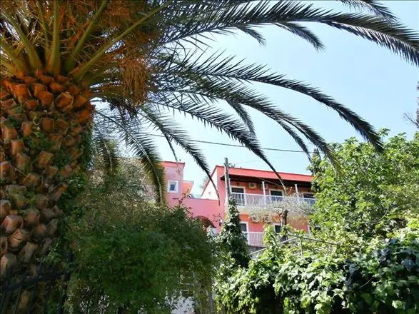 Evi-Ariti Apartments