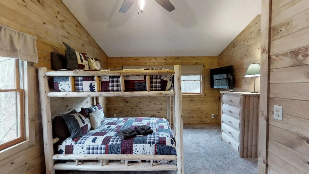 The  Lazy Bear - 2 Br Cabin