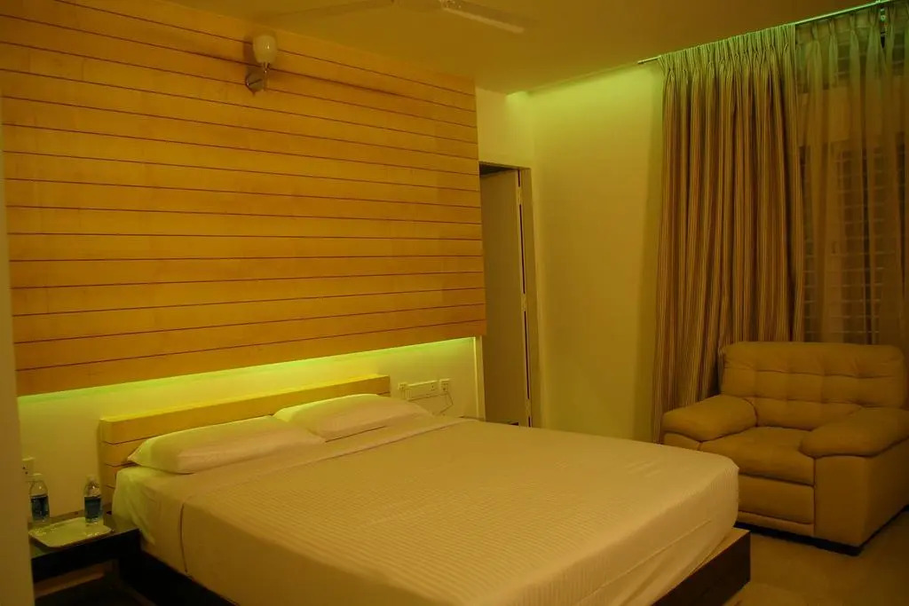 Roseline Suites - A Business Hotel