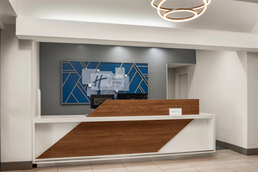 Holiday Inn Express & Suites Fresno River Park Hwy 41 by IHG
