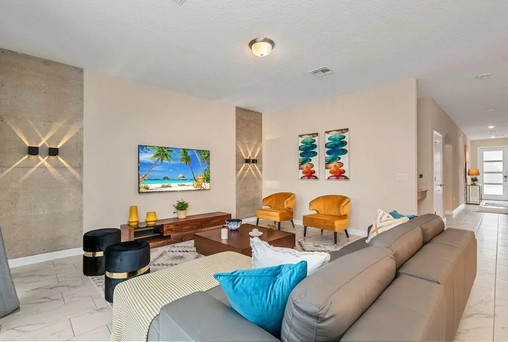 Edgy, Modern 6 Bed 5 Bath