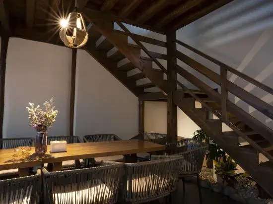 Lijiang Yage Bieyuan Homestay (Gucheng Bailong Cultural Square)
