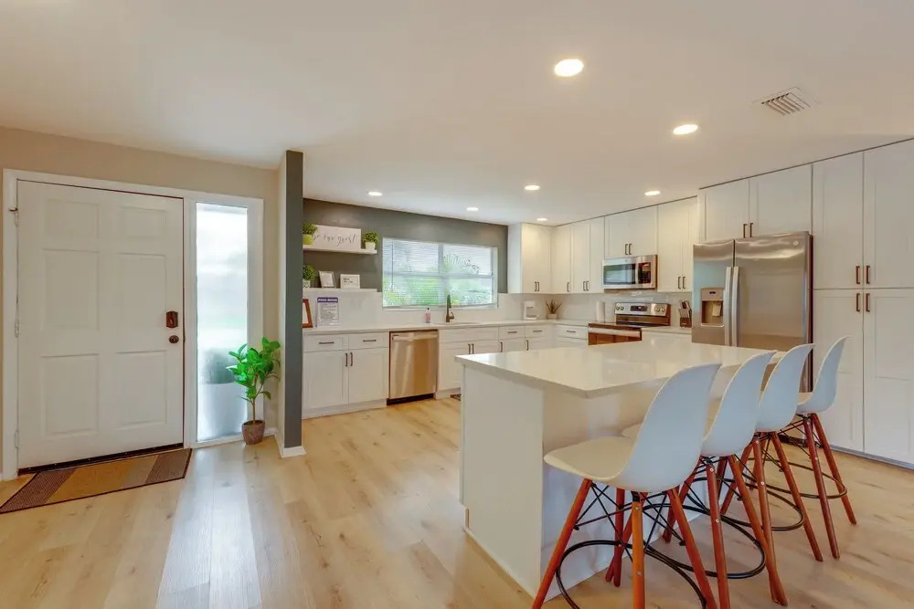 Backyard Oasis: Pet-friendly Largo Retreat w/ Yard