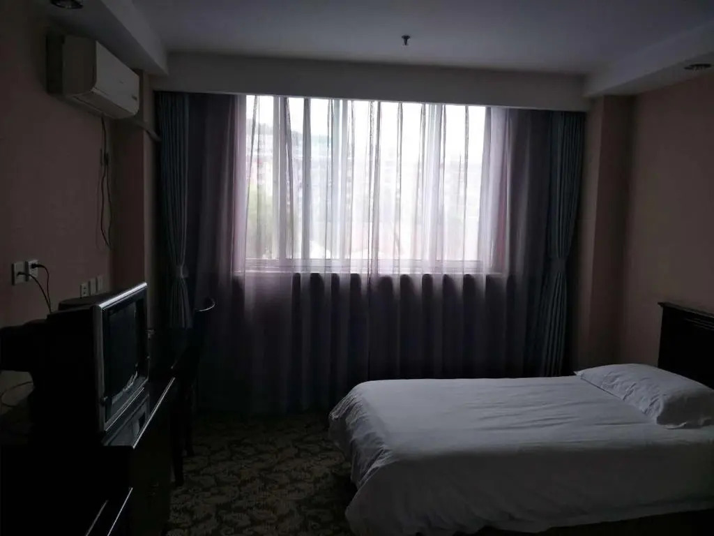 Huilong Tower Hotel