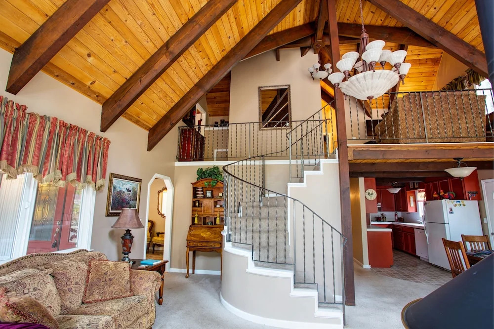 Lloyds Lodge Vacation Rental 4 Bedrooms 2 Bathrooms Home