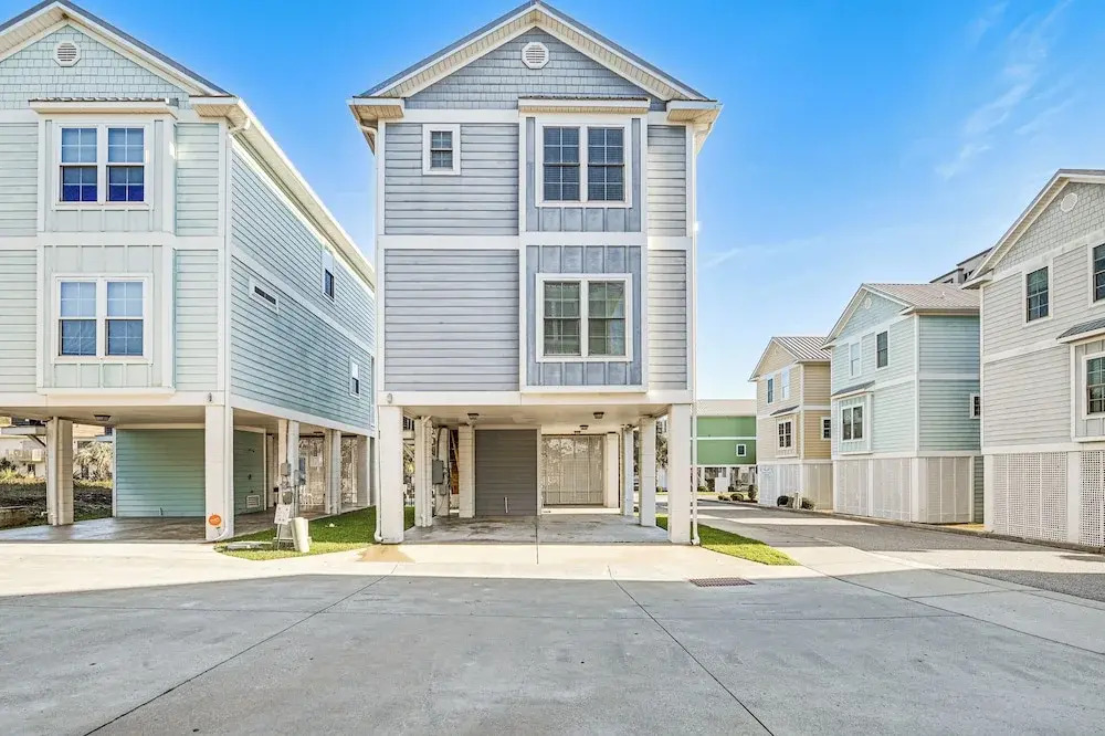 Walk to Shore: Myrtle Beach Home w/ Pool Access!
