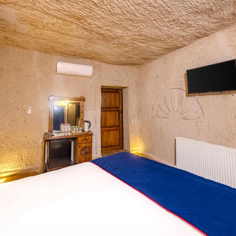 Elite Cave Suites