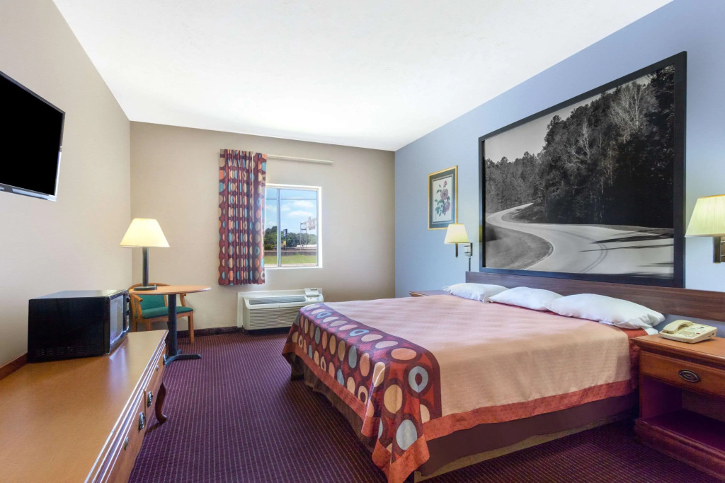 Super 8 by Wyndham Jackson Ridgeland