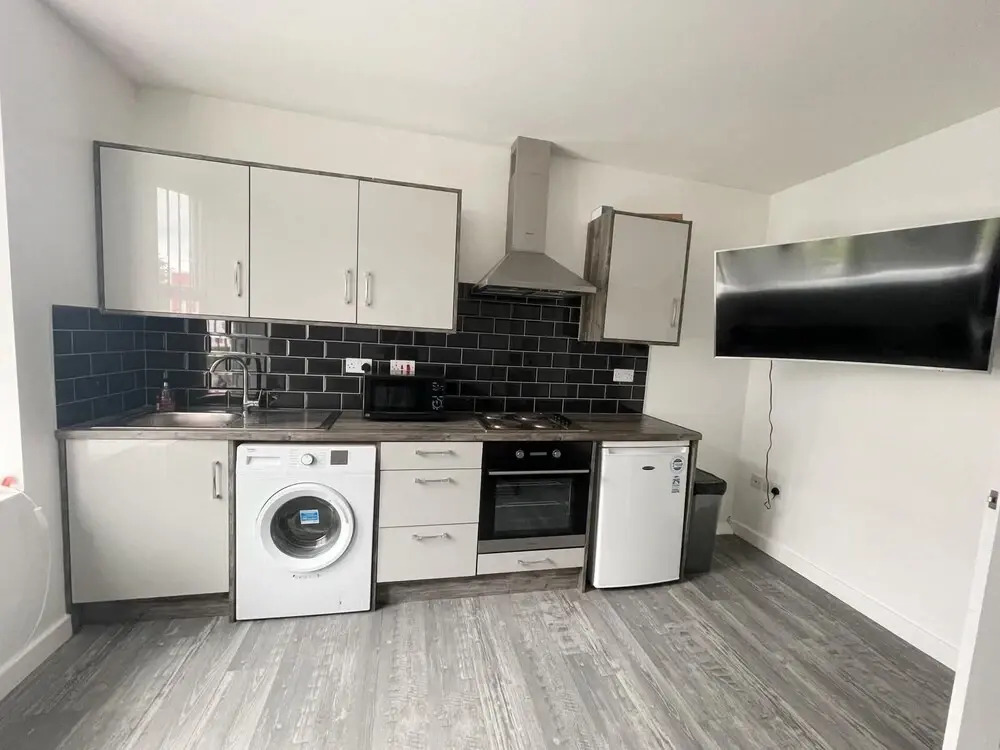 Flat 2 Hagley Road