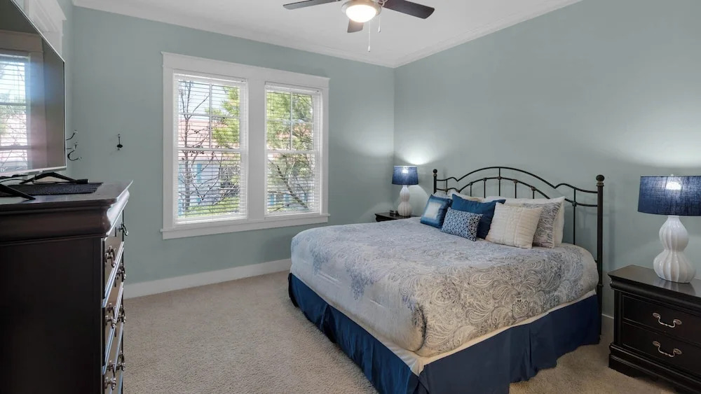 Seagrove 5 Bedroom - Deeded Beach - Elevator - Community Pool - Sleeps 12!