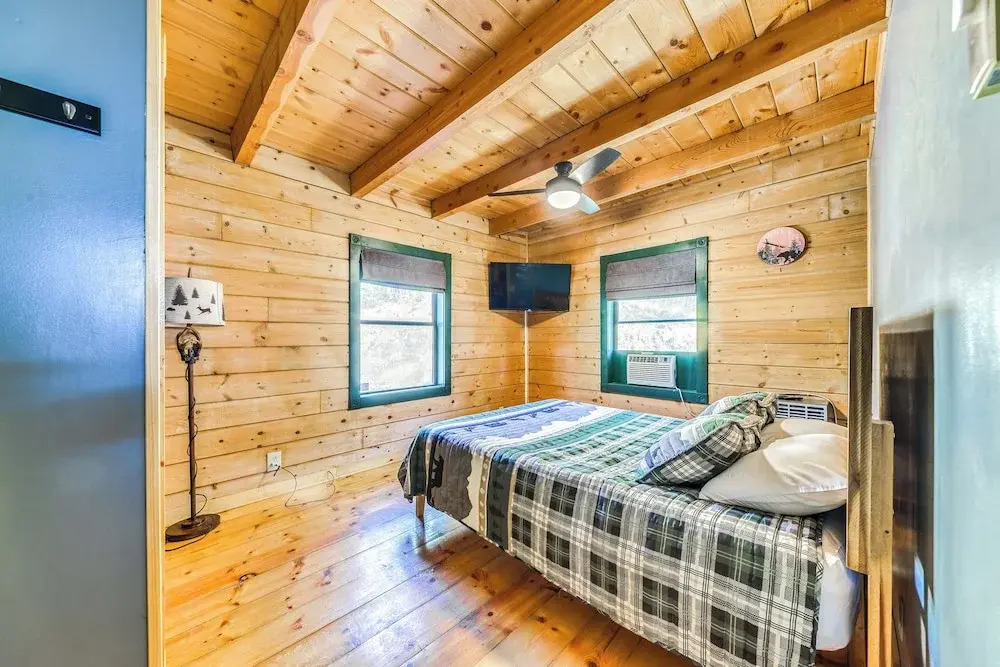 16 Mi to Ski Apache: Ruidoso Cabin Rental