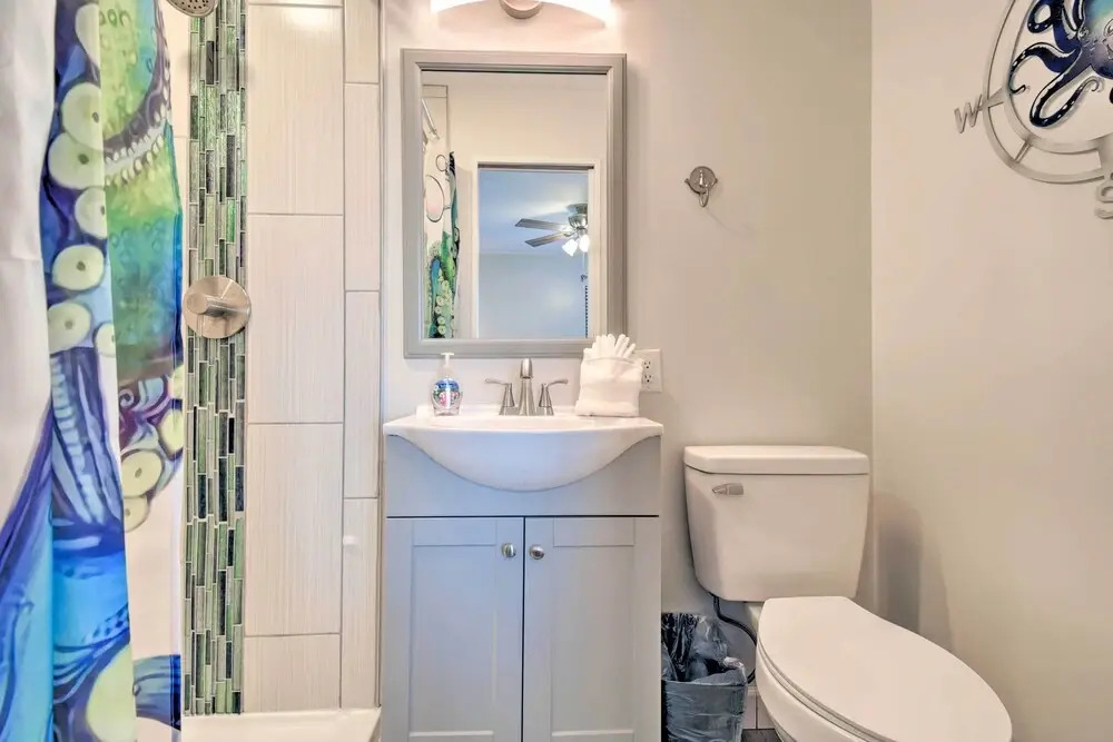 Charming Condo w/ Pool Access - Walk to Beach